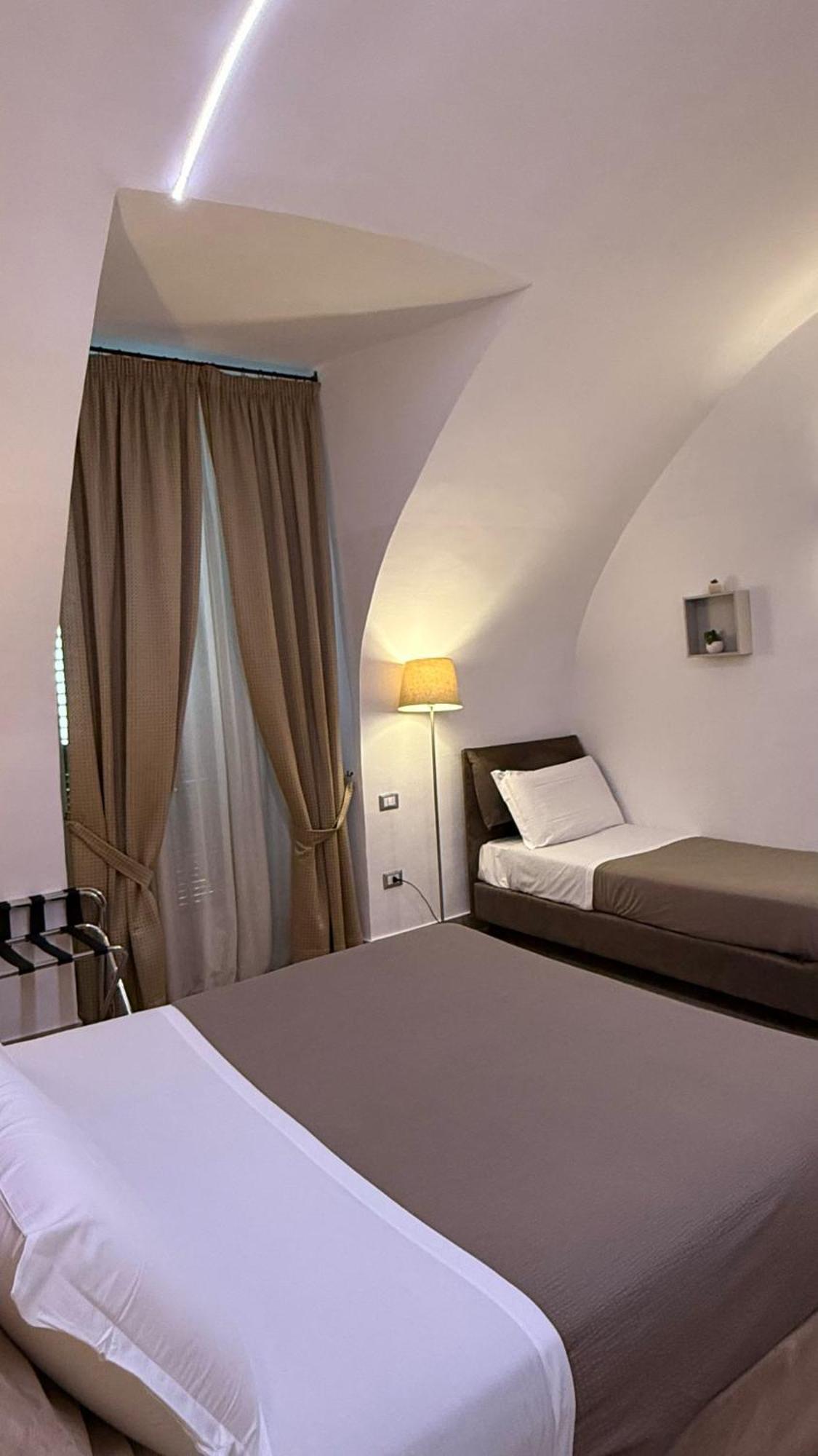 Chiaia Suites Неаполь Экстерьер фото