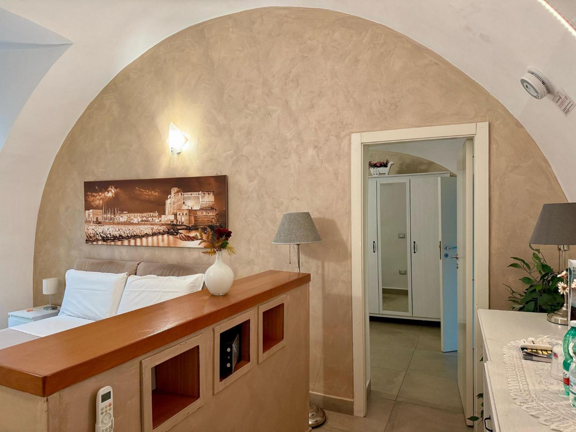 Chiaia Suites Неаполь Экстерьер фото